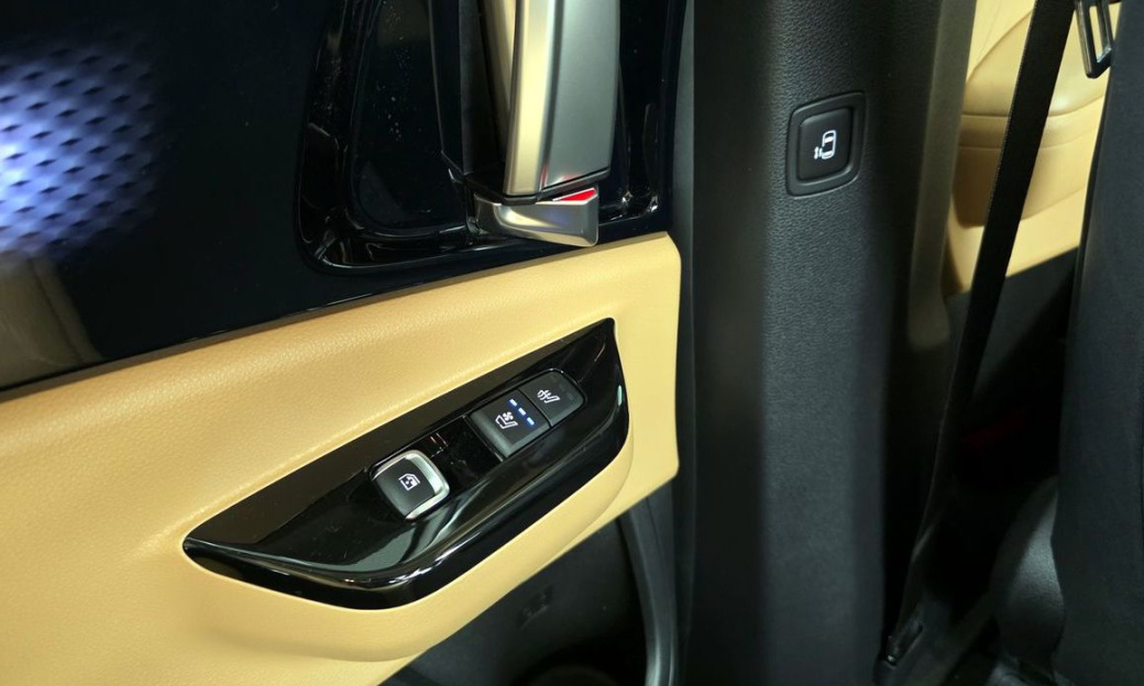 Kia Carnival 7-Seater Signature, 2023