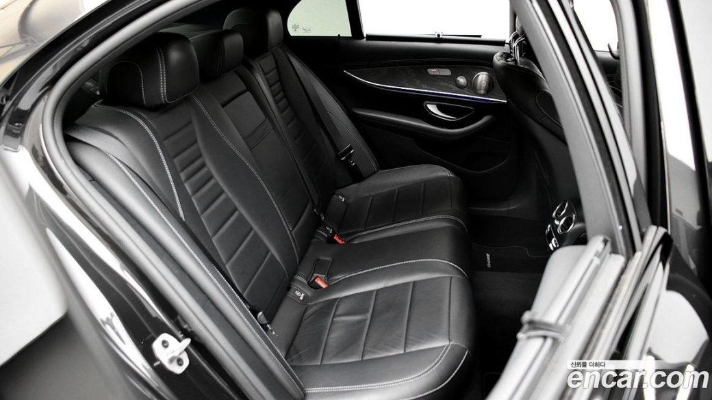 Mercedes-Benz E-Class E350 4MATIC AMG Line, 2023