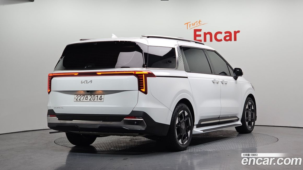 Kia Carnival 9-Seater Signature, 2024