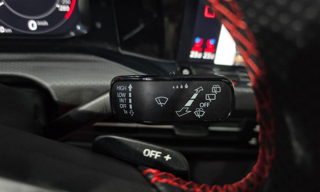Volkswagen Golf 2.0 GTI, 2024