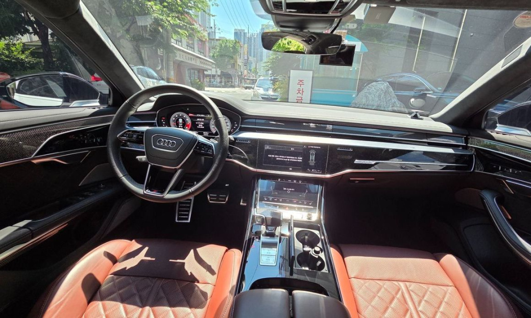 Audi S8 4.0 TFSI Quattro LWB, 2023