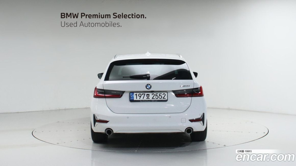 BMW 3-Series 320i Touring Luxury, 2022