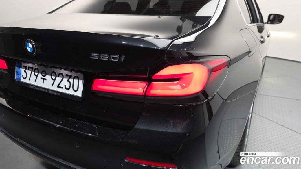 BMW 5-Series 520i Luxury, 2023