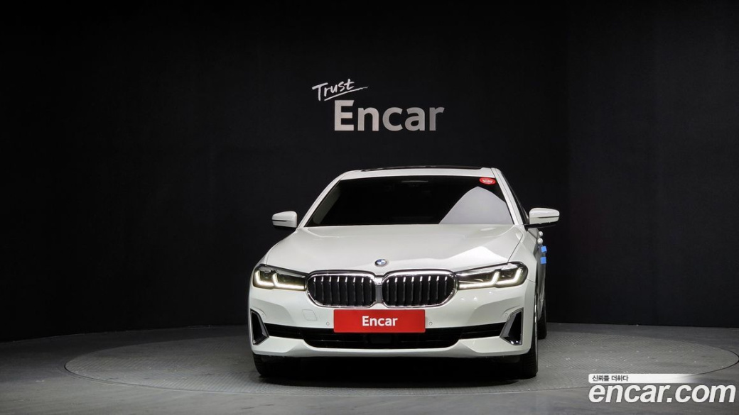 BMW 5-Series 523d Luxury, 2022
