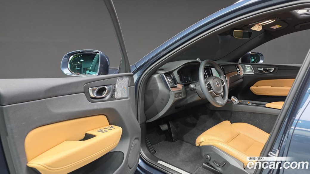 Volvo XC60 B5 Inscription, 2022
