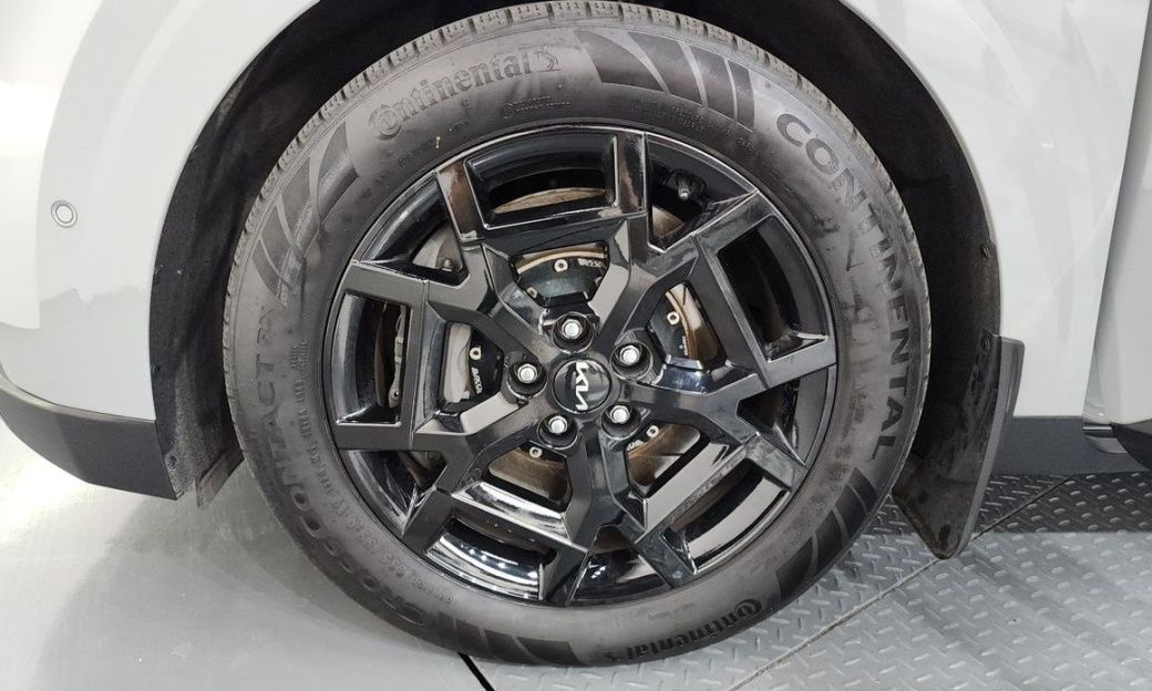 Kia Carnival 9-Seater Gravity, 2025