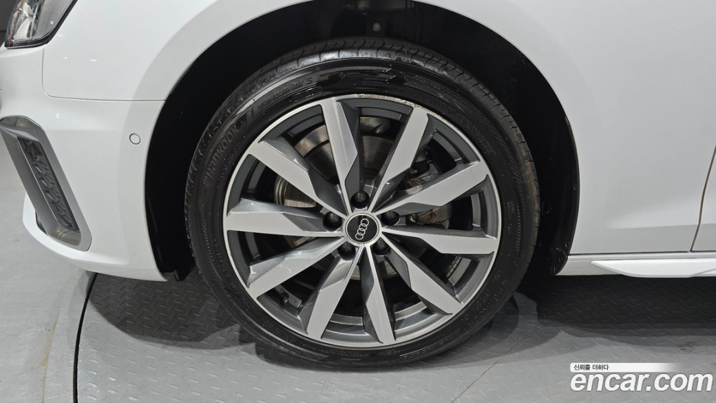 Audi A4 40 TFSI Premium, 2023