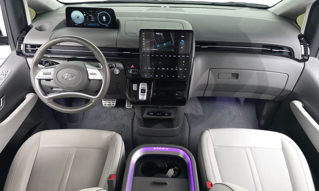 Hyundai Staria 4WD Lounge 7-Seater, 2024