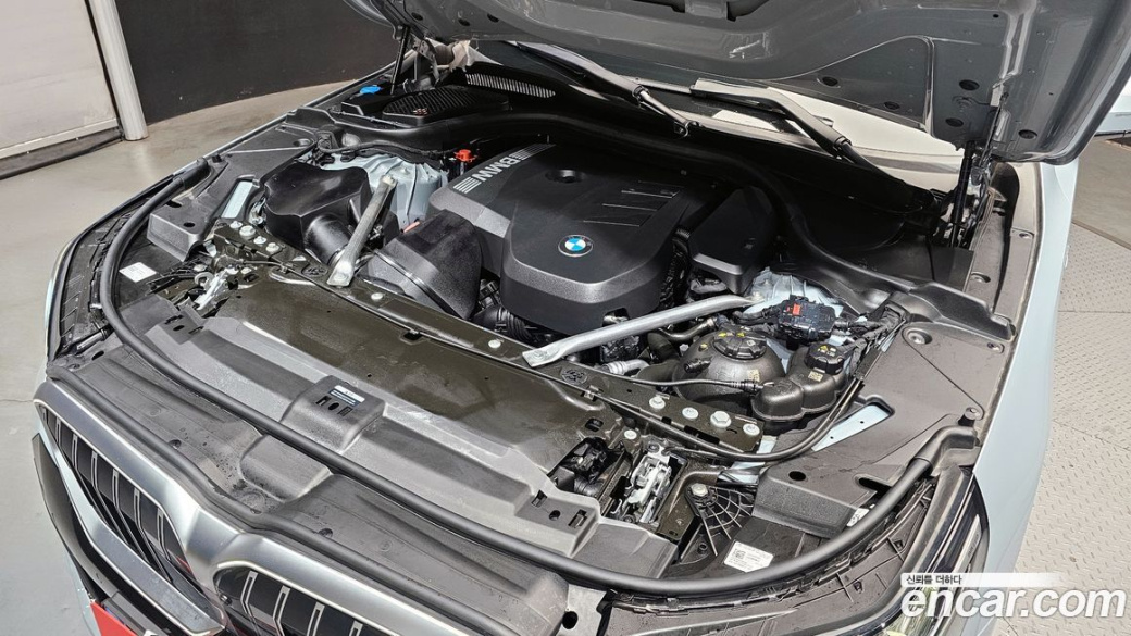 BMW 5-Series 520i M Sport, 2025