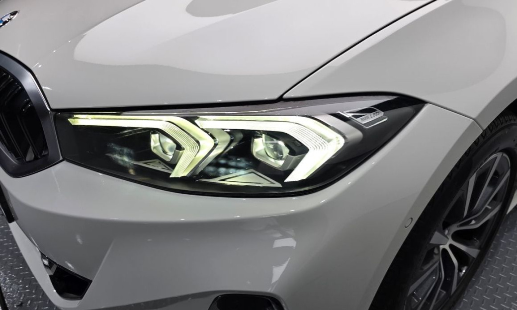 BMW 3-Series 320i, 2024