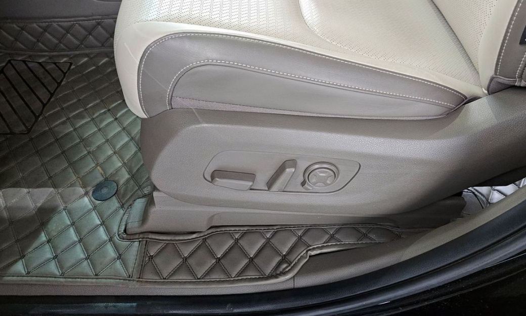 Kia Carnival 9-Seater Gravity, 2025