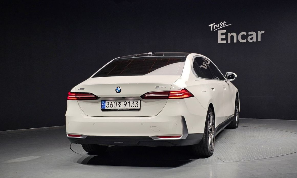 BMW 5-Series 530i xDrive, 2024