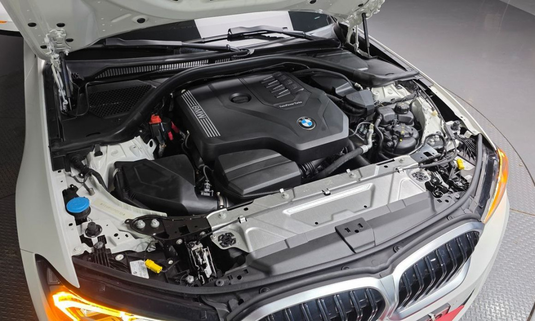 BMW 3-Series 320i, 2023
