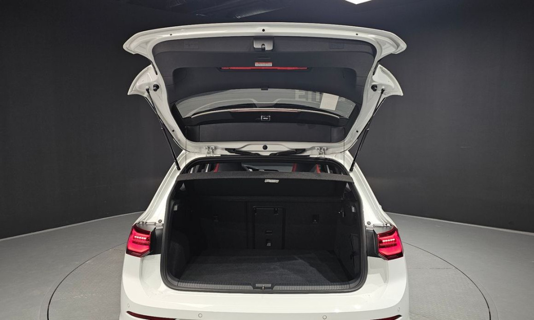 Volkswagen Golf 2.0 GTI, 2024