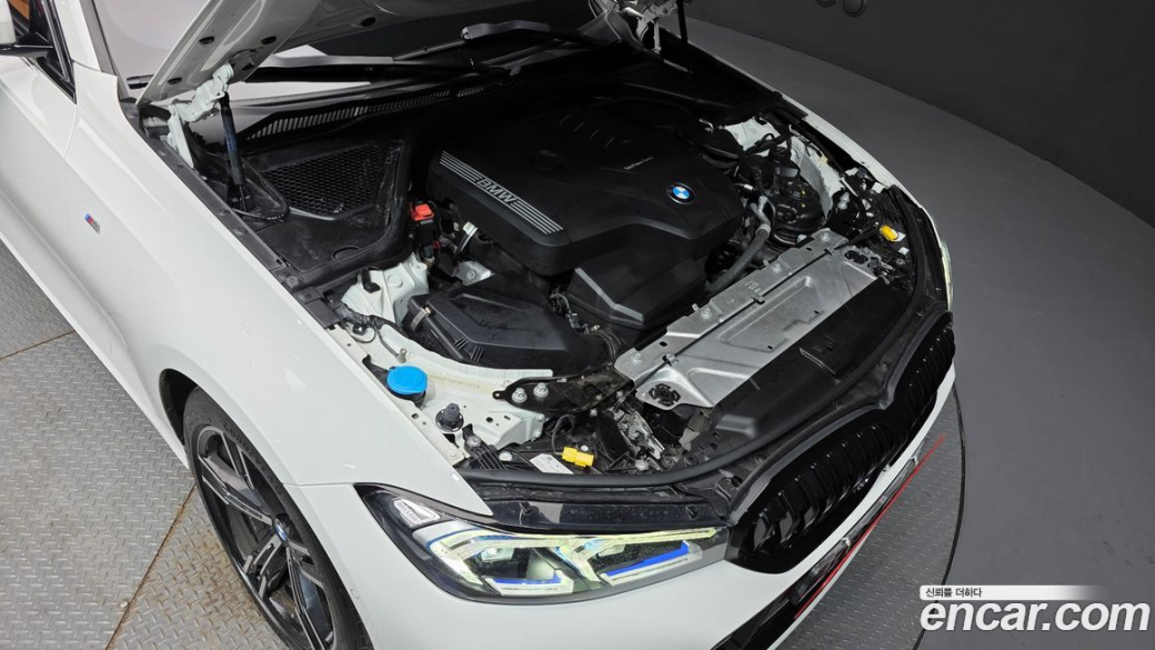 BMW 3-Series 320i M Sport, 2023
