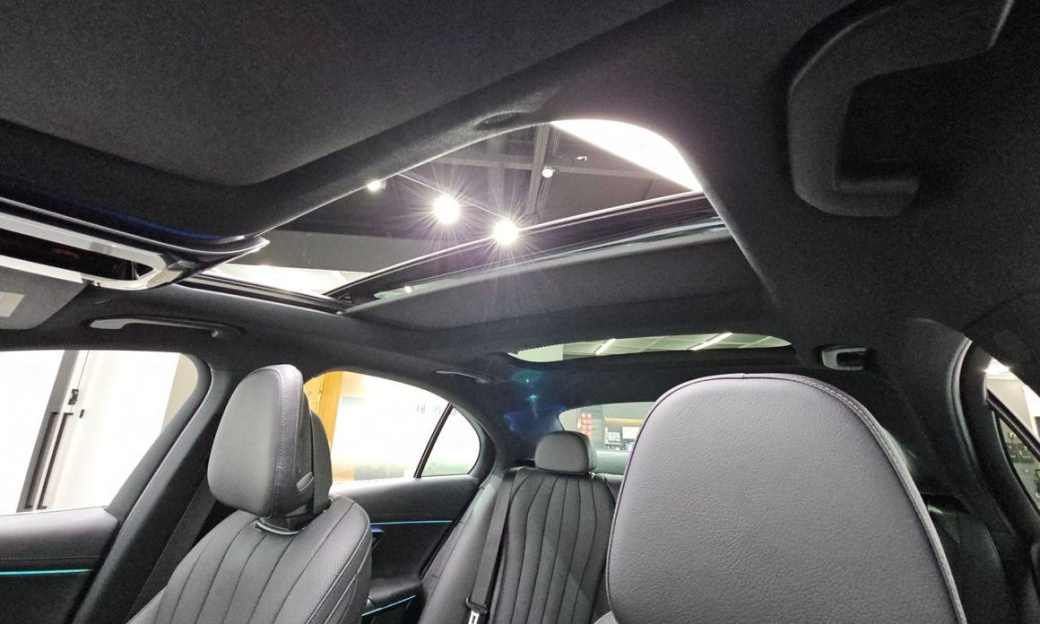 Mercedes-Benz E-Class E300 4MATIC Exclusive, 2025