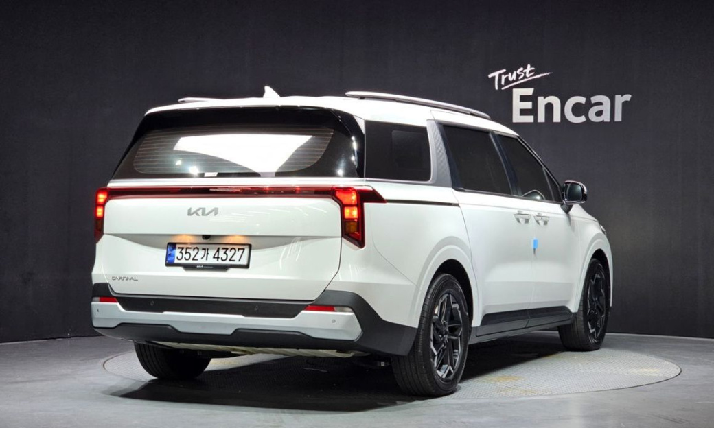 Kia Carnival 9-Seater Prestige, 2025