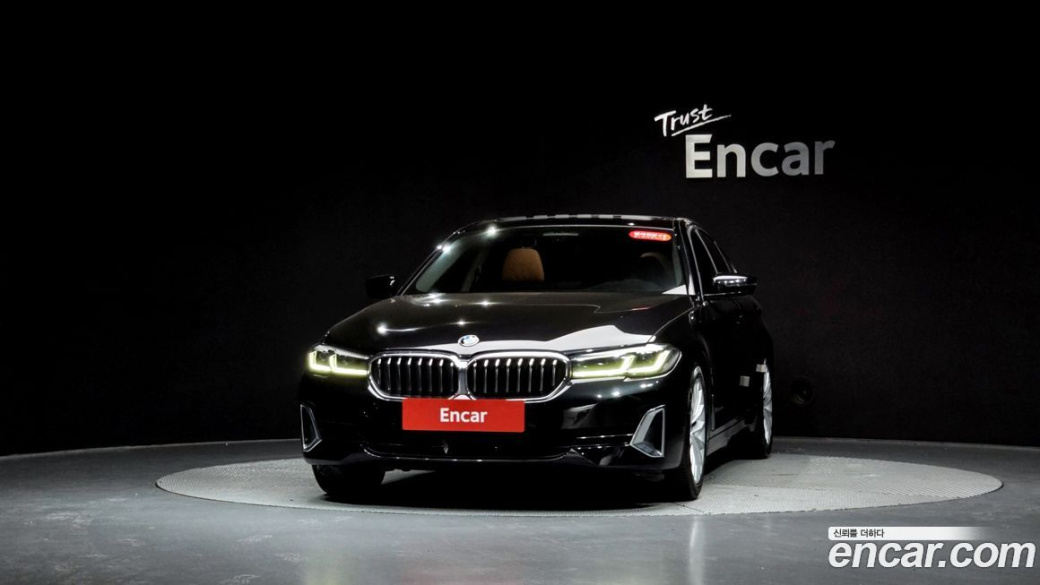 BMW 5-Series 520i Luxury, 2022