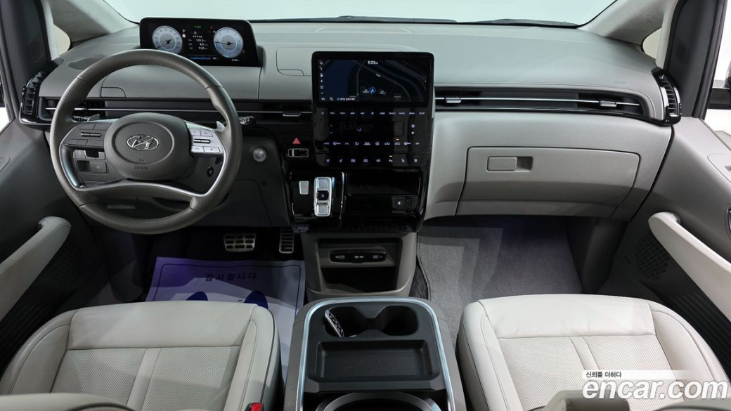 Hyundai Staria 4WD Lounge 9-Seater, 2023