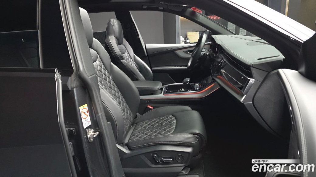 Audi Q8 55 TFSI Quattro Premium, 2023