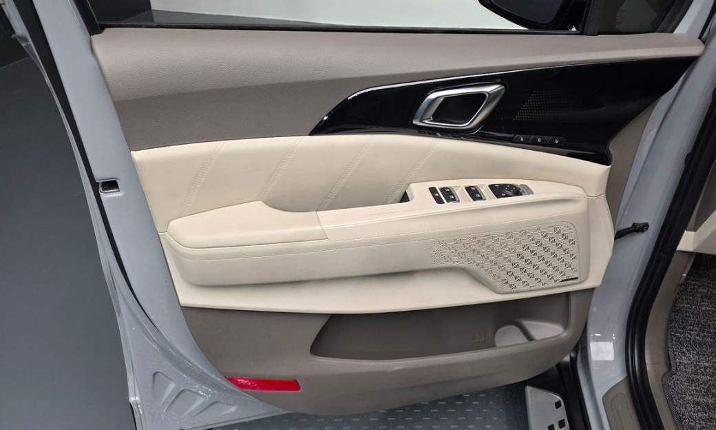Kia Carnival 7-Seater Gravity, 2025