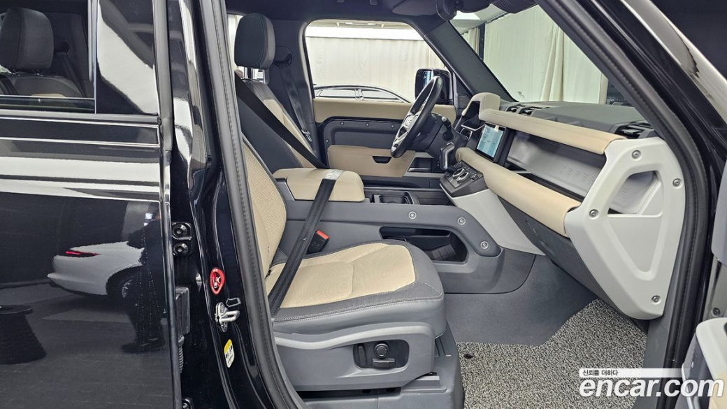 Land Rover Defender 110 P300 X-Dynamic SE, 2023