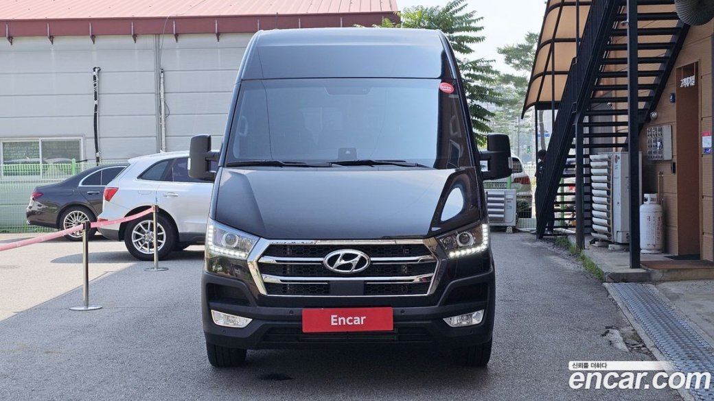 Hyundai Solati 15-seater, 2023
