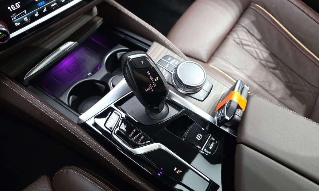 BMW 5-Series 530i xDrive Luxury, 2022