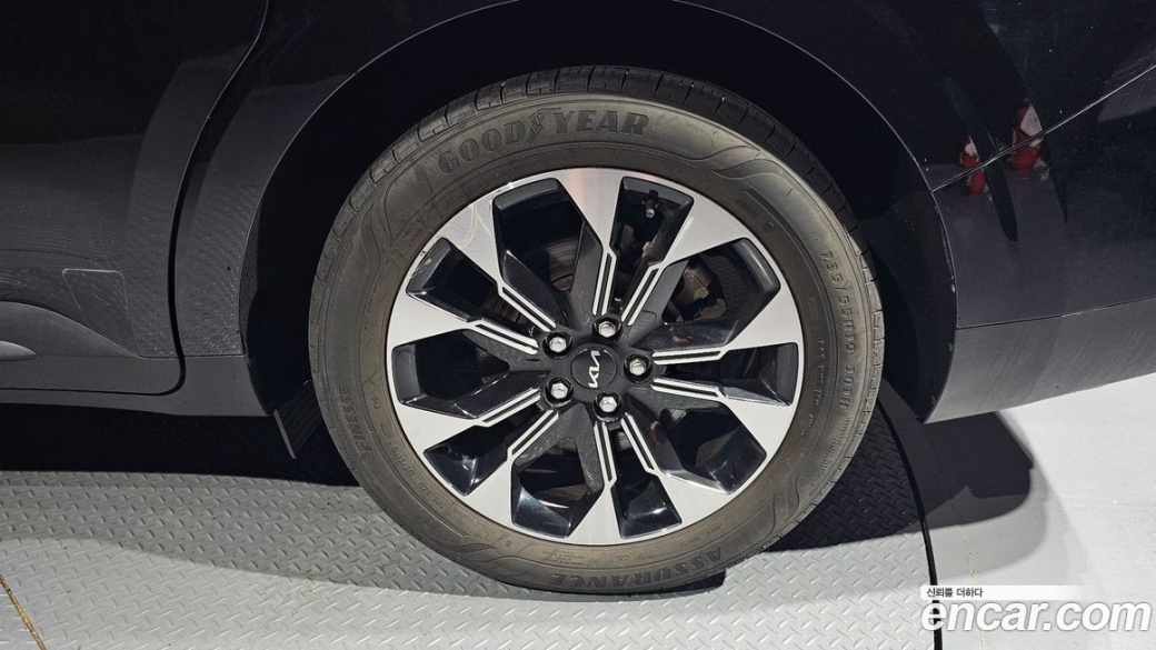 Kia Carnival 9-Seater Prestige, 2023