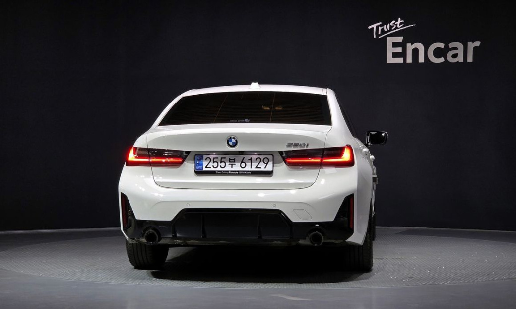 BMW 3-Series 320i M Sport, 2025