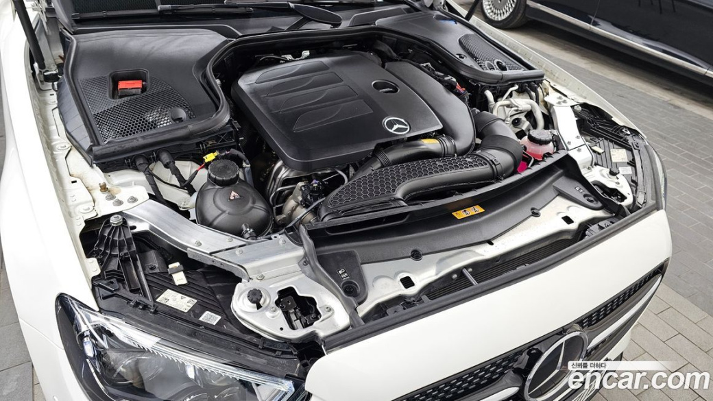 Mercedes-Benz E-Class E350 4MATIC AMG Line, 2023