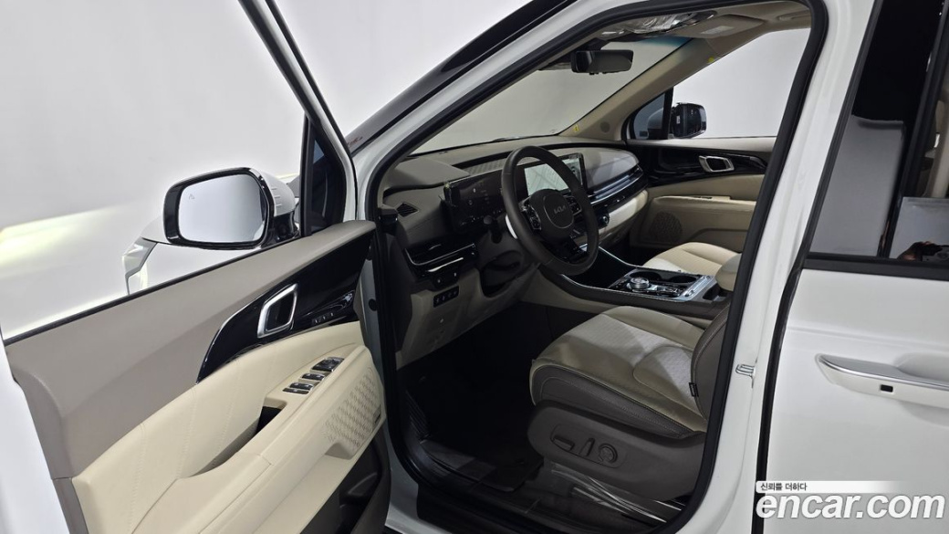 Kia Carnival 7-Seater Signature, 2024