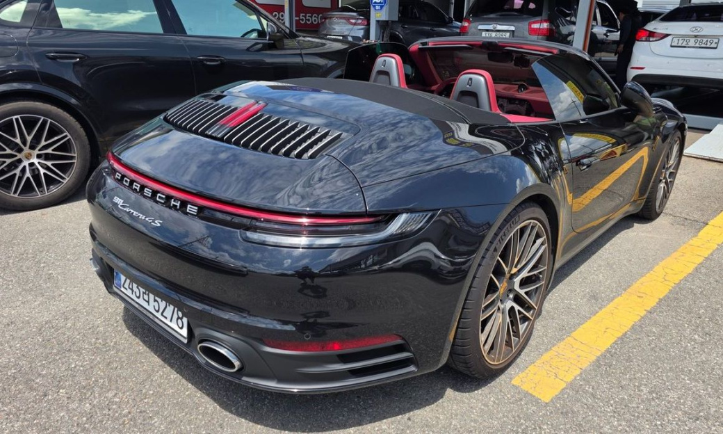 Porsche 911 Carrera 4S Cabriolet, 2024