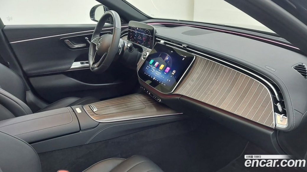 Mercedes-Benz E-Class E300 4MATIC Exclusive, 2025