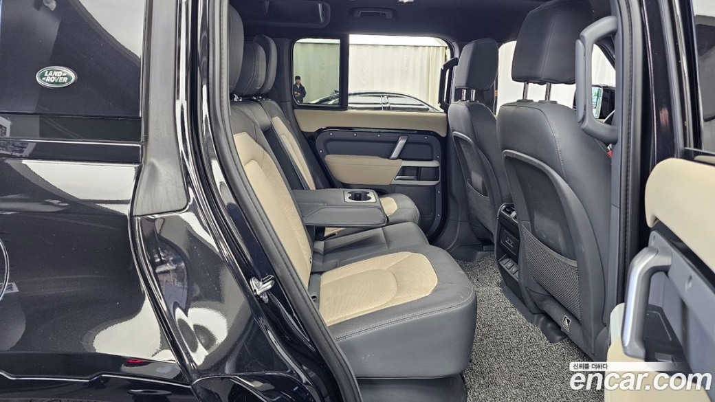 Land Rover Defender 110 P300 X-Dynamic SE, 2023