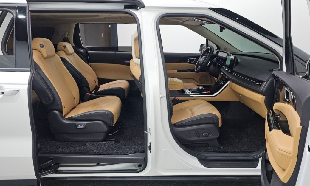 Kia Carnival 9-Seater Signature, 2023