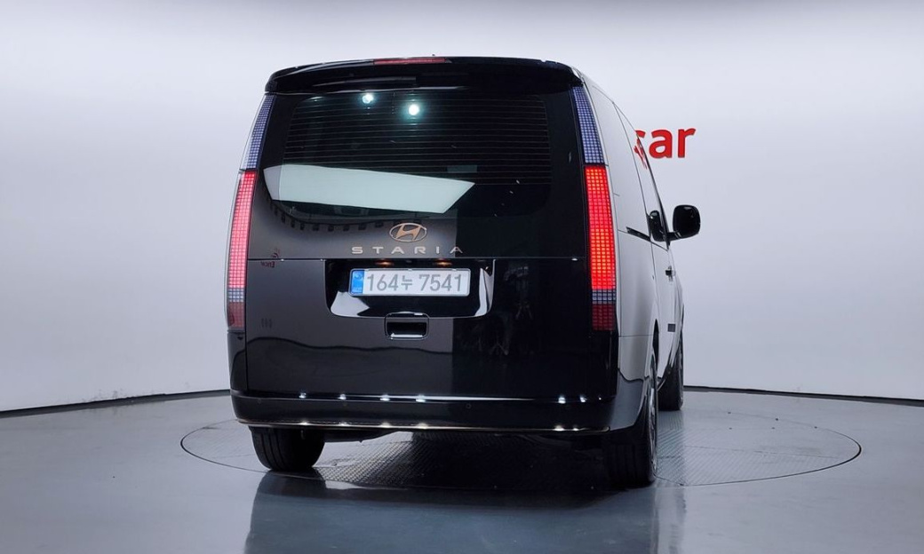 Hyundai Staria Lounge 9-Seater, 2025