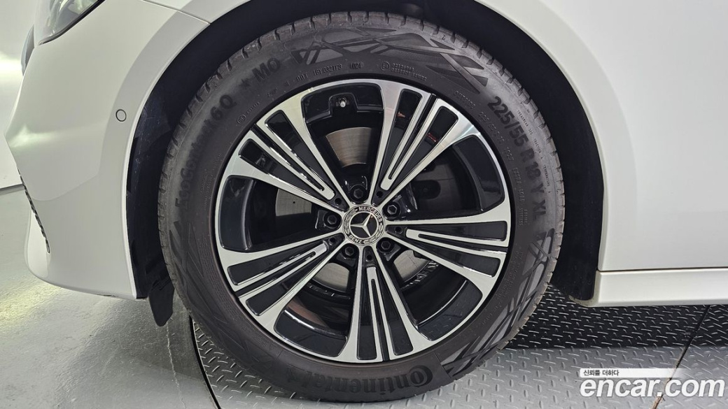 Mercedes-Benz E-Class E200 Avantgarde, 2024