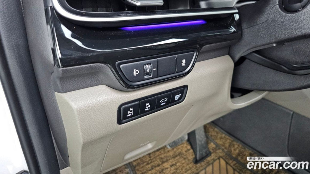 Kia Carnival 9-Seater Signature, 2025