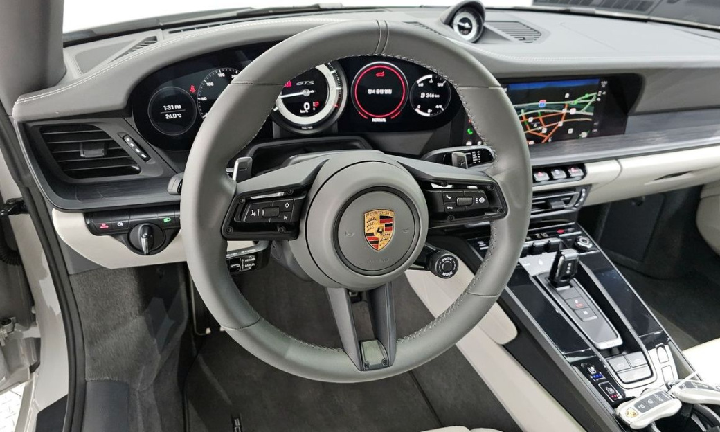 Porsche 911 Carrera GTS Cabriolet, 2022