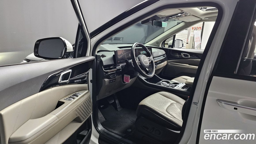 Kia Carnival 7-Seater Signature, 2024