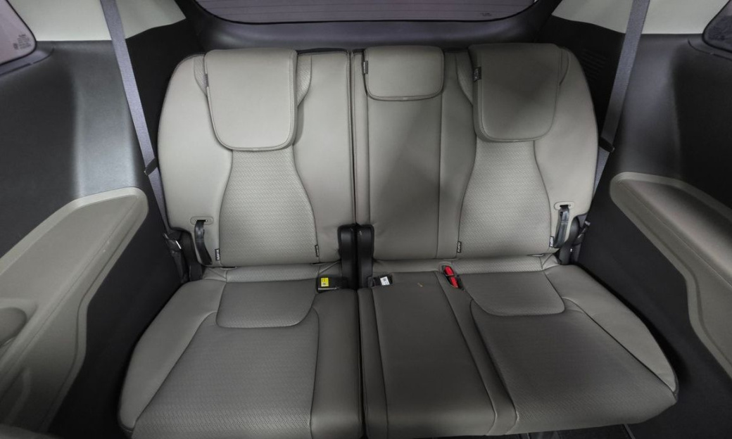Kia Carnival 7-Seater Outdoor, 2025