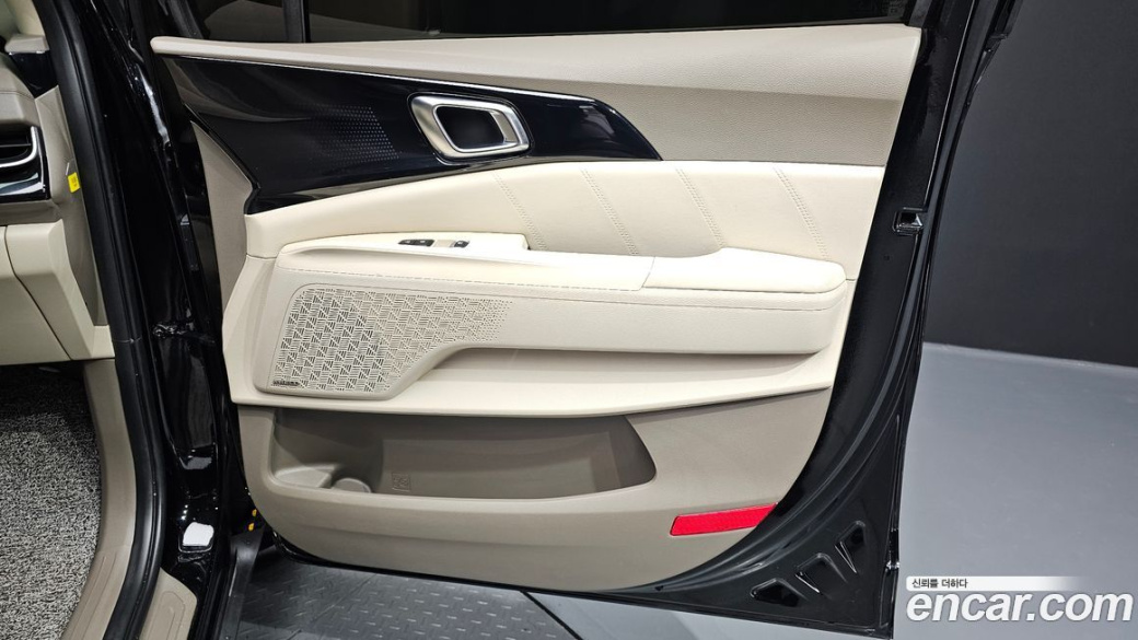 Kia Carnival 9-Seater Signature, 2024