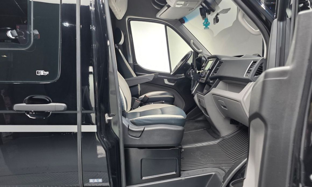 Hyundai Solati 11-Seater, 2021