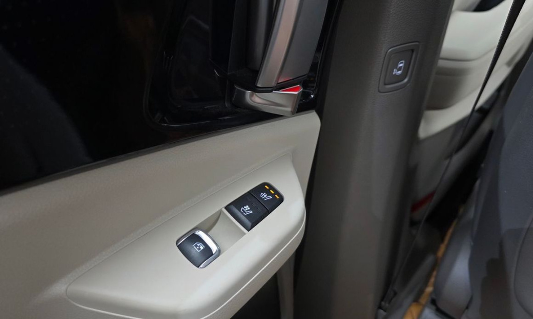 Kia Carnival 7-Seater Signature, 2024
