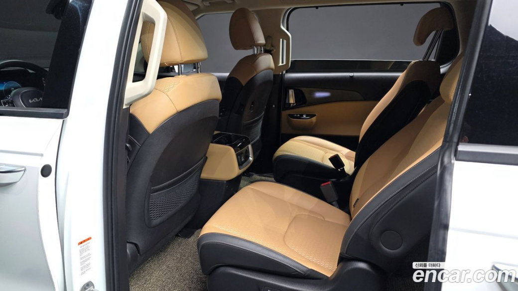 Kia Carnival 9-Seater Signature, 2023