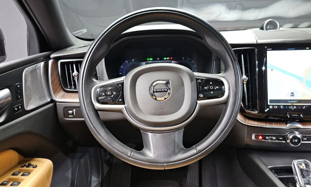 Volvo XC60 B5 Inscription, 2022