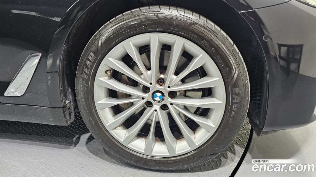 BMW 5-Series 530i xDrive Luxury, 2022