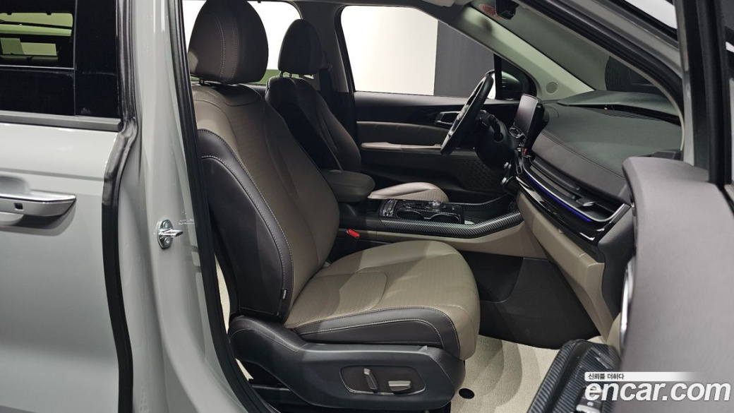 Kia Carnival 9-Seater Gravity, 2025