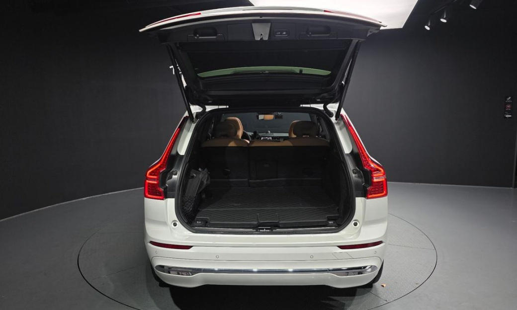 Volvo XC60 B6 Ultimate Bright, 2024